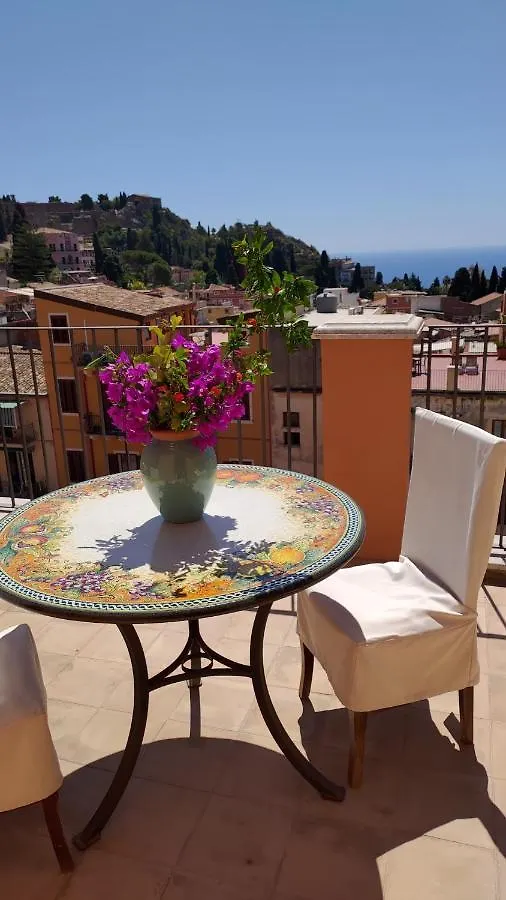 Vilagos Apartments & Loft Taormine 0*,